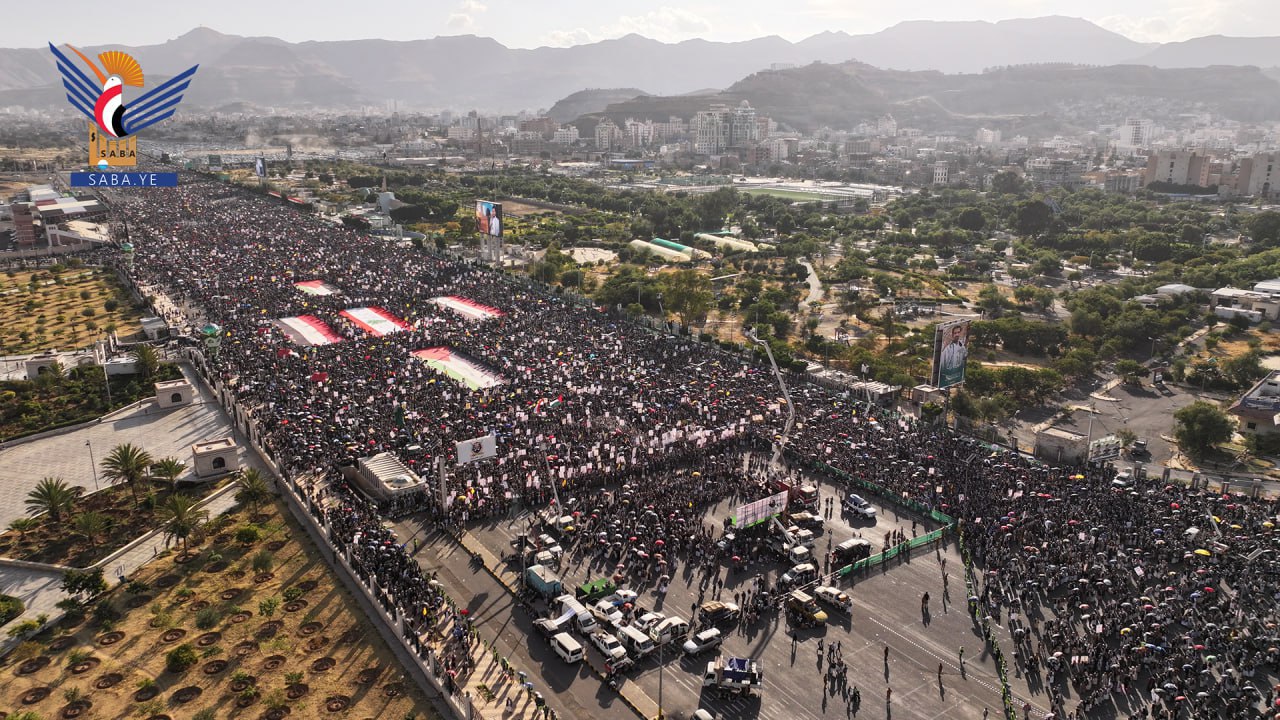 مسيرة مليونية بالعاصمة صنعاء تحت شعار "مباركة للبنان ومع غزة حتى النصر والاحتلال إلى زوال"