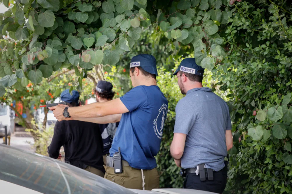 Les sirènes retentissent dans la colonie ‘israélienne’ de Harsha, dans le centre de la Cisjordanie de la Palestine