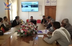Une réunion au ministère de l'Orientation discute de l'activation de la plateforme de portail électronique yéménite pour le Hajj et la Omra