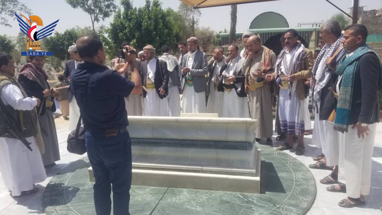 Shura delegation visits martyr Commander Hussein Badr al-Din shrine