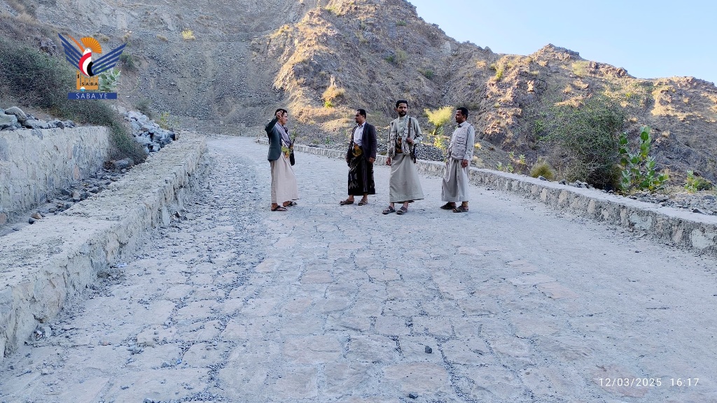 Inspecting work progress on initiatives projects in roads field in Sam'a district, Taiz