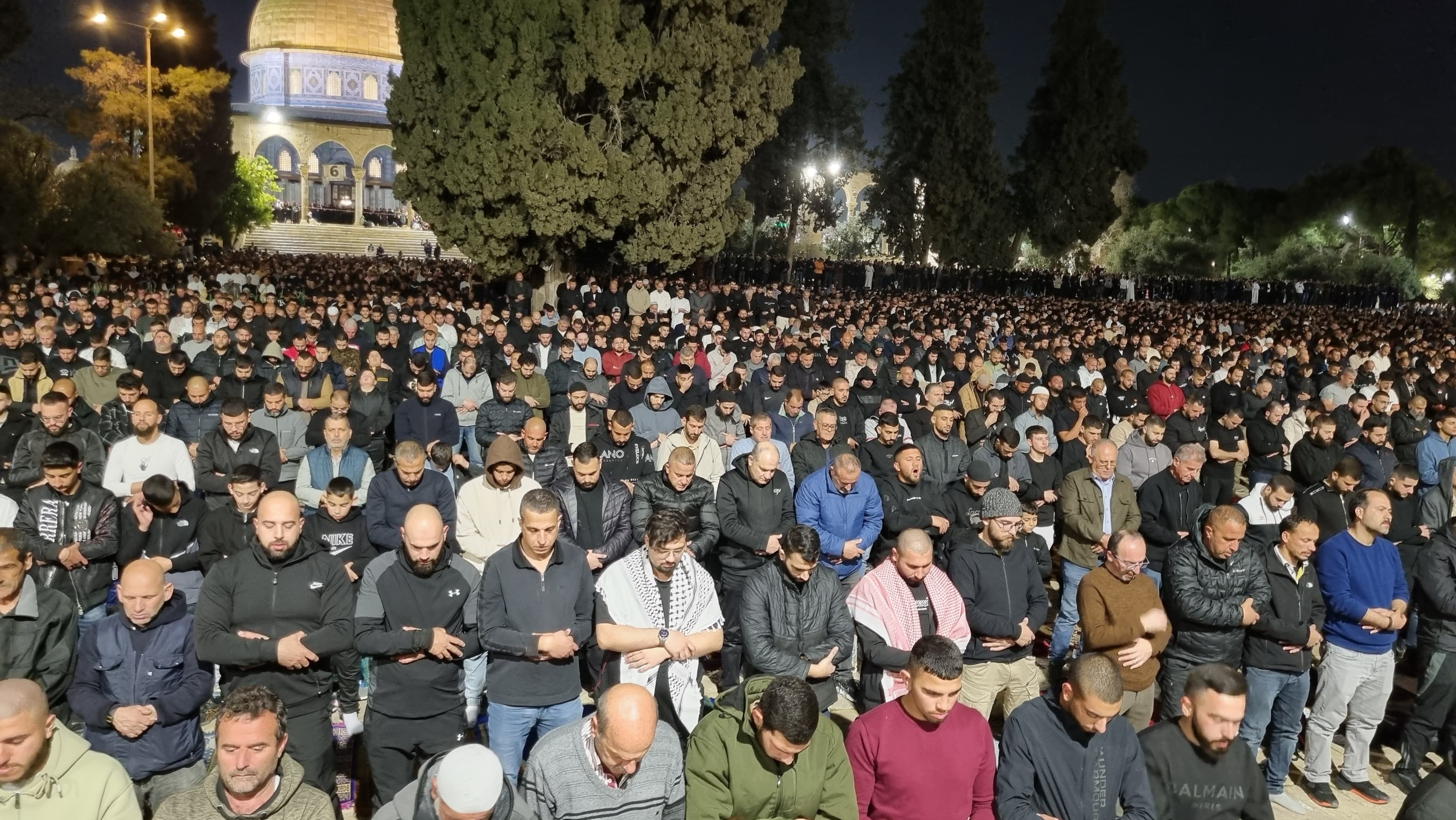 About 130,000 Palestinians perform Taraweeh prayers at Al-Aqsa Mosque