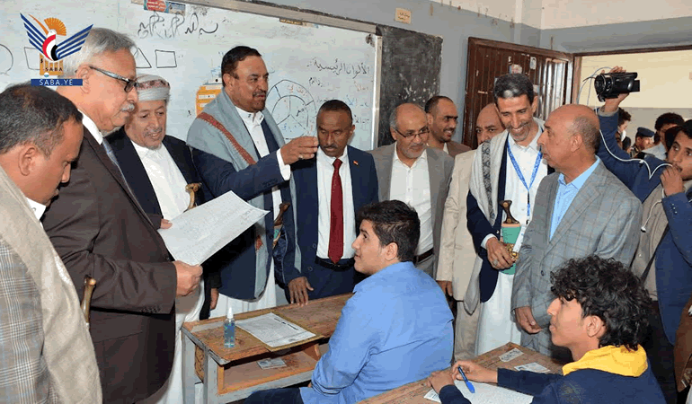 Premierminister weiht die Abiturprüfungen in Sanaa und in den Provinze ein