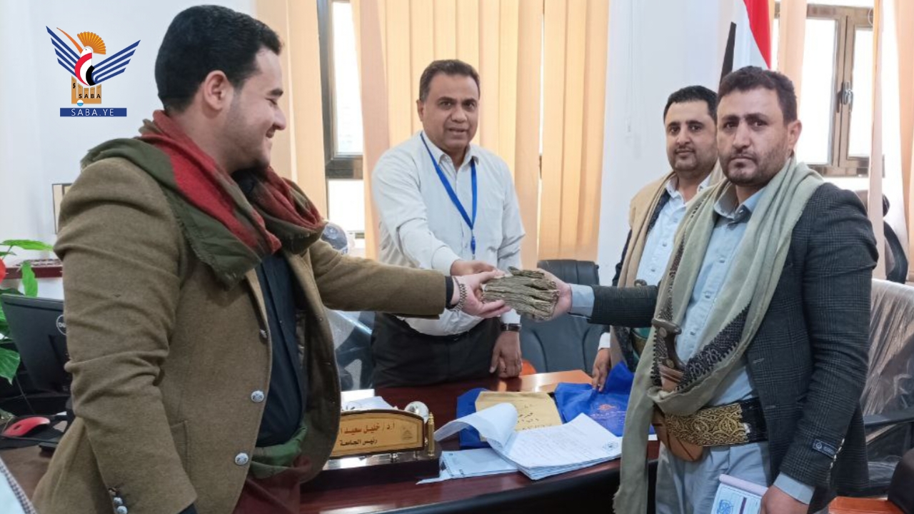 Al-Razi university students donate 400,000 Y.R to Yemeni military forces