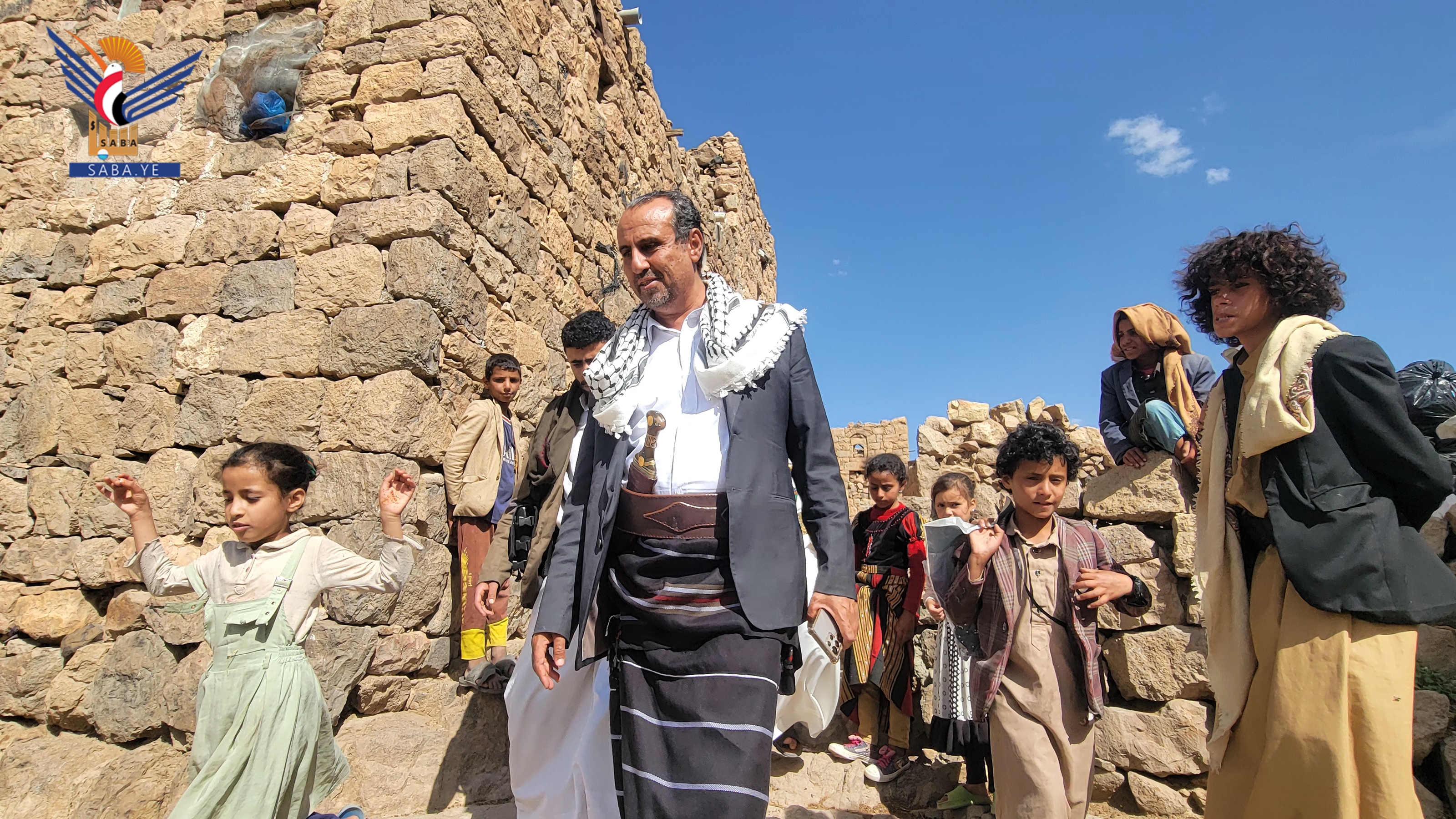 Le ministre de la Culture et du Tourisme inspecte le village historique de Beit Bous à Sanaa