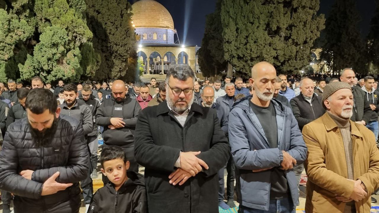 65,000 Worshipers Perform Isha and Taraweeh Prayers at Al-Aqsa  