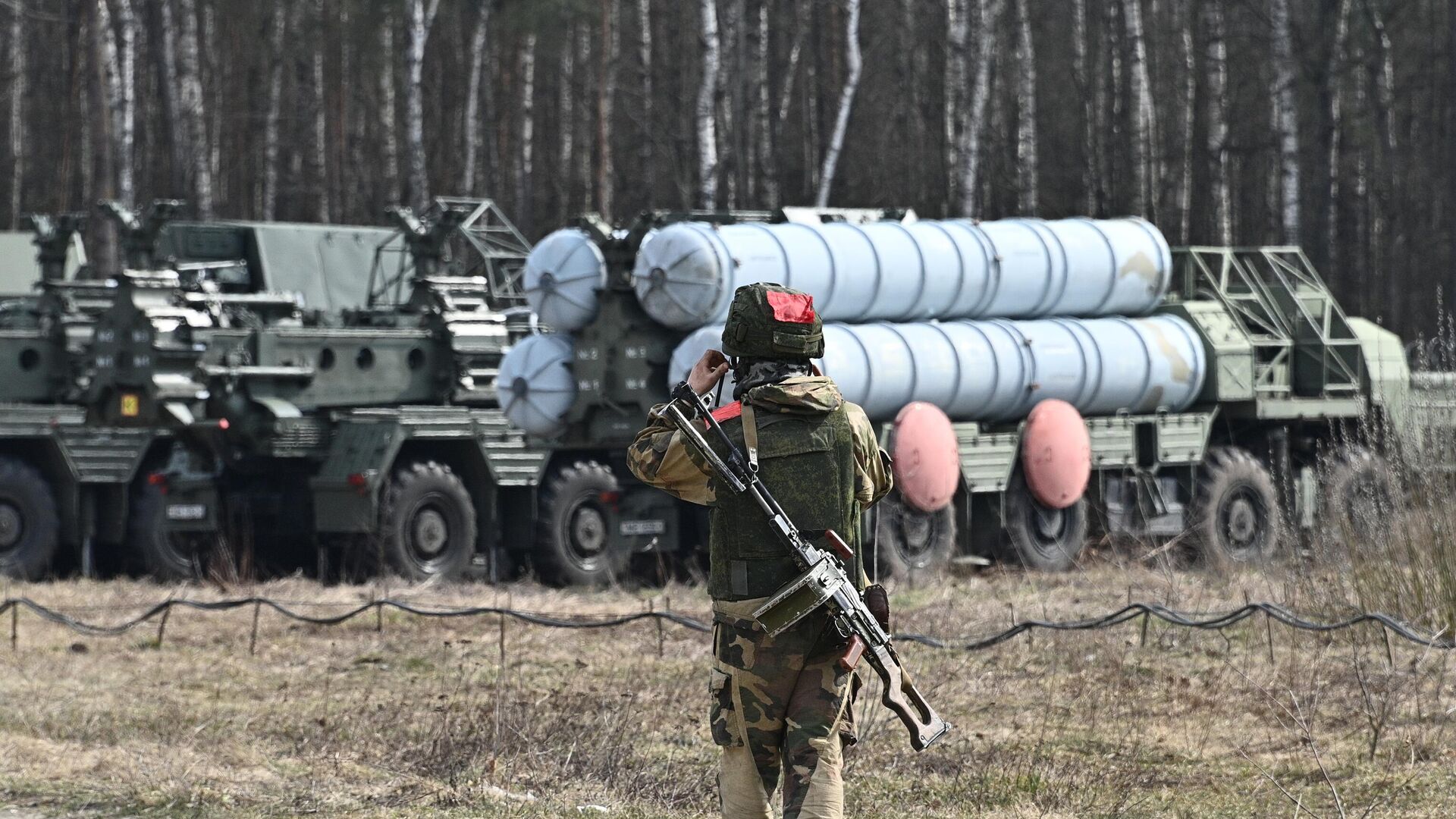 Russisches Verteidigungsministerium: Luftabwehrsysteme haben über Nacht 77 ukrainische Drohnen zerstört.