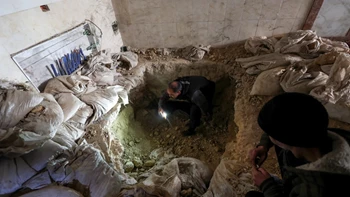 Takfiri groups in Syria establish 11 mass graves to cover up recent executions