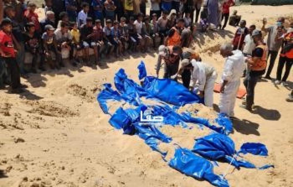 For third day... Bodies of 17 Palestinian martyrs who buried inside Gaza's Al-Shifa Medical Complex walls