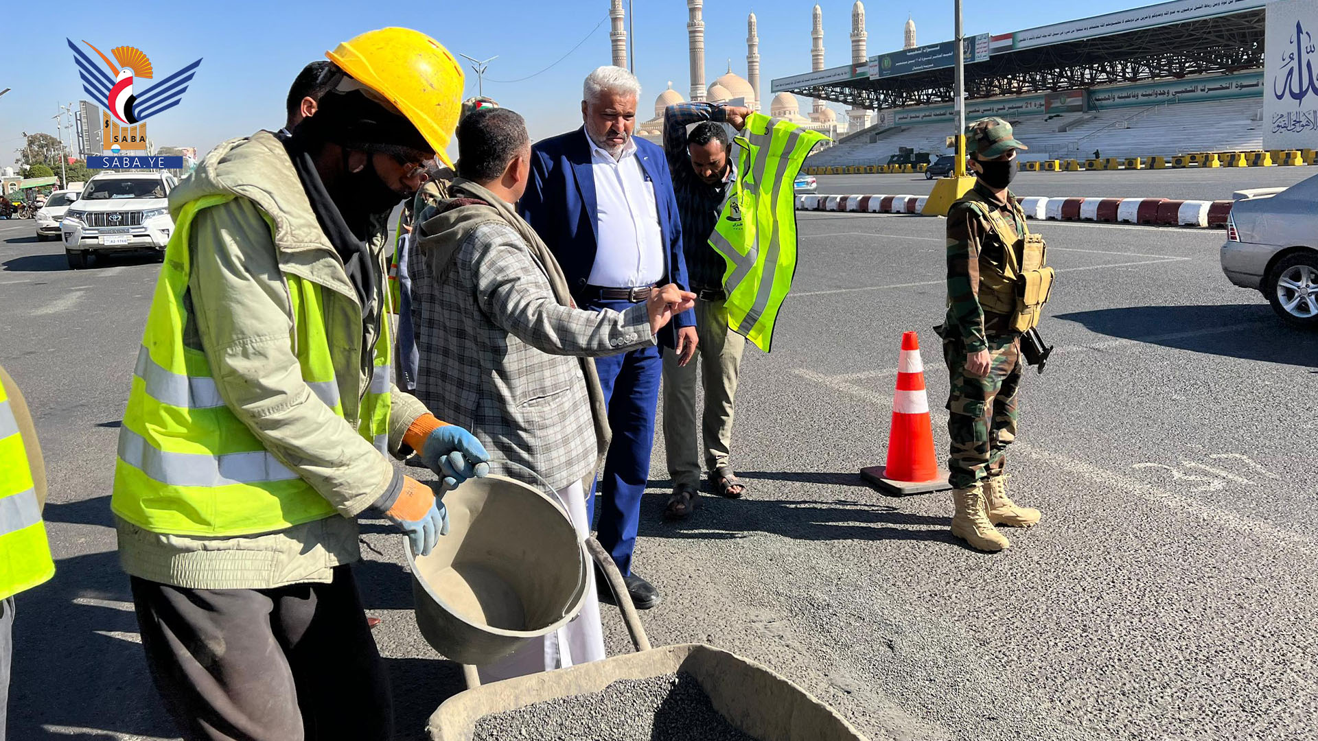 وزير النقل والأشغال يطلع على أعمال الترميمات الاسفلتية بميدان السبعين