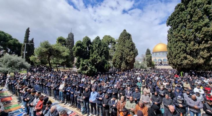 80,000 Worshippers Perform Third Friday Prayer at Al-Aqsa Mosque