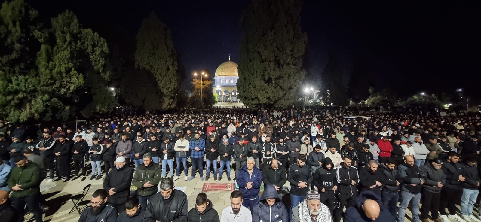 70 thousand Palestinians perform Isha & taraweeh prayers at Al-Aqsa Mosque