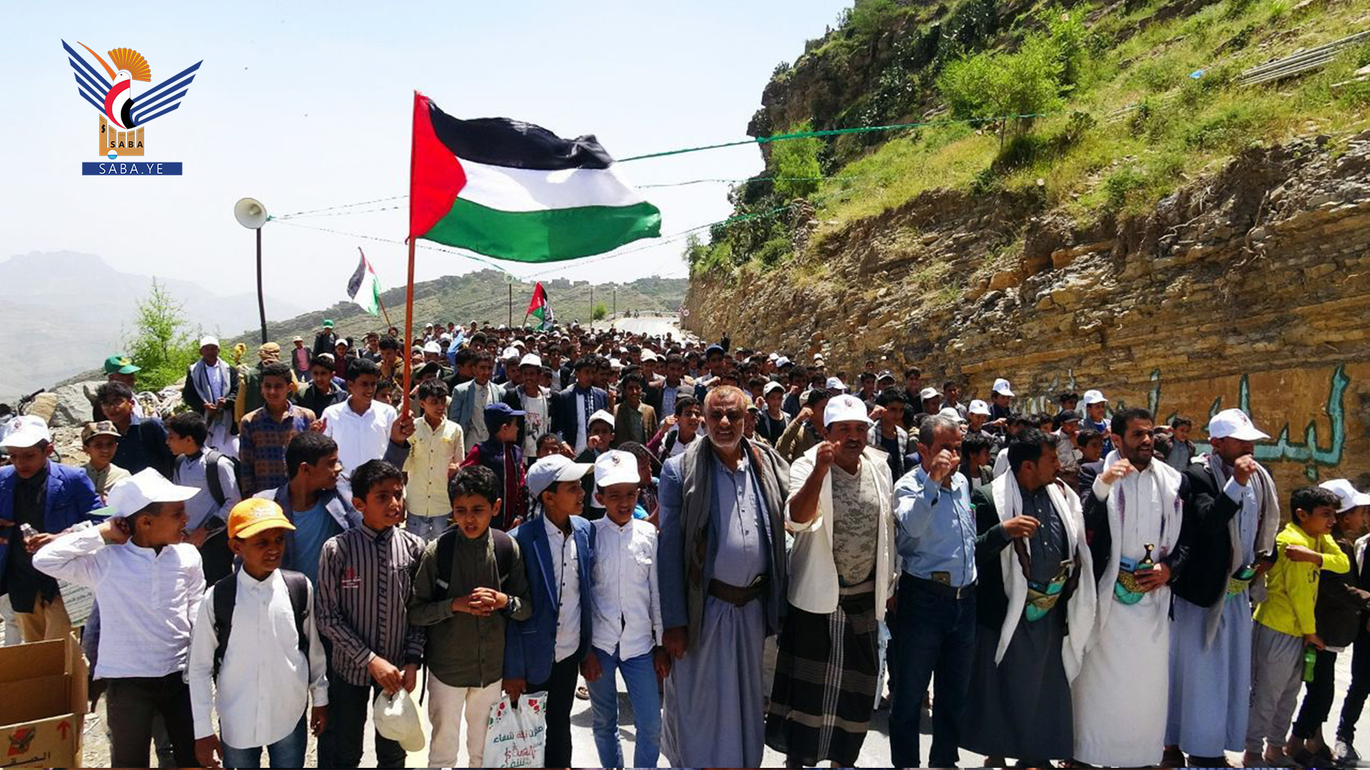 Marchas y vigilias estudiantiles en Hajjah denunciando la agresión israelí contra Gaza, Líbano y Yemen