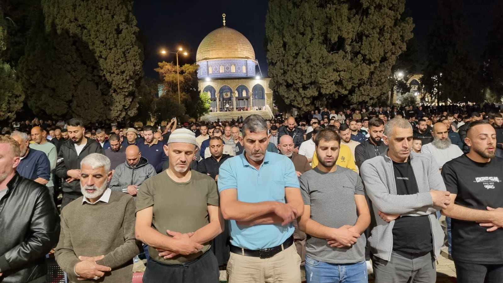 70.000 musulmanes realizan las oraciones de Isha y Tarawih en la mezquita Al-Aqsa