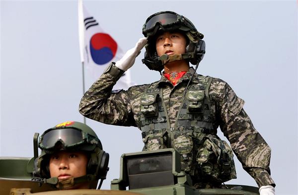 Corea del Sur: una marcha militar choca con un helicóptero militar en una base aérea