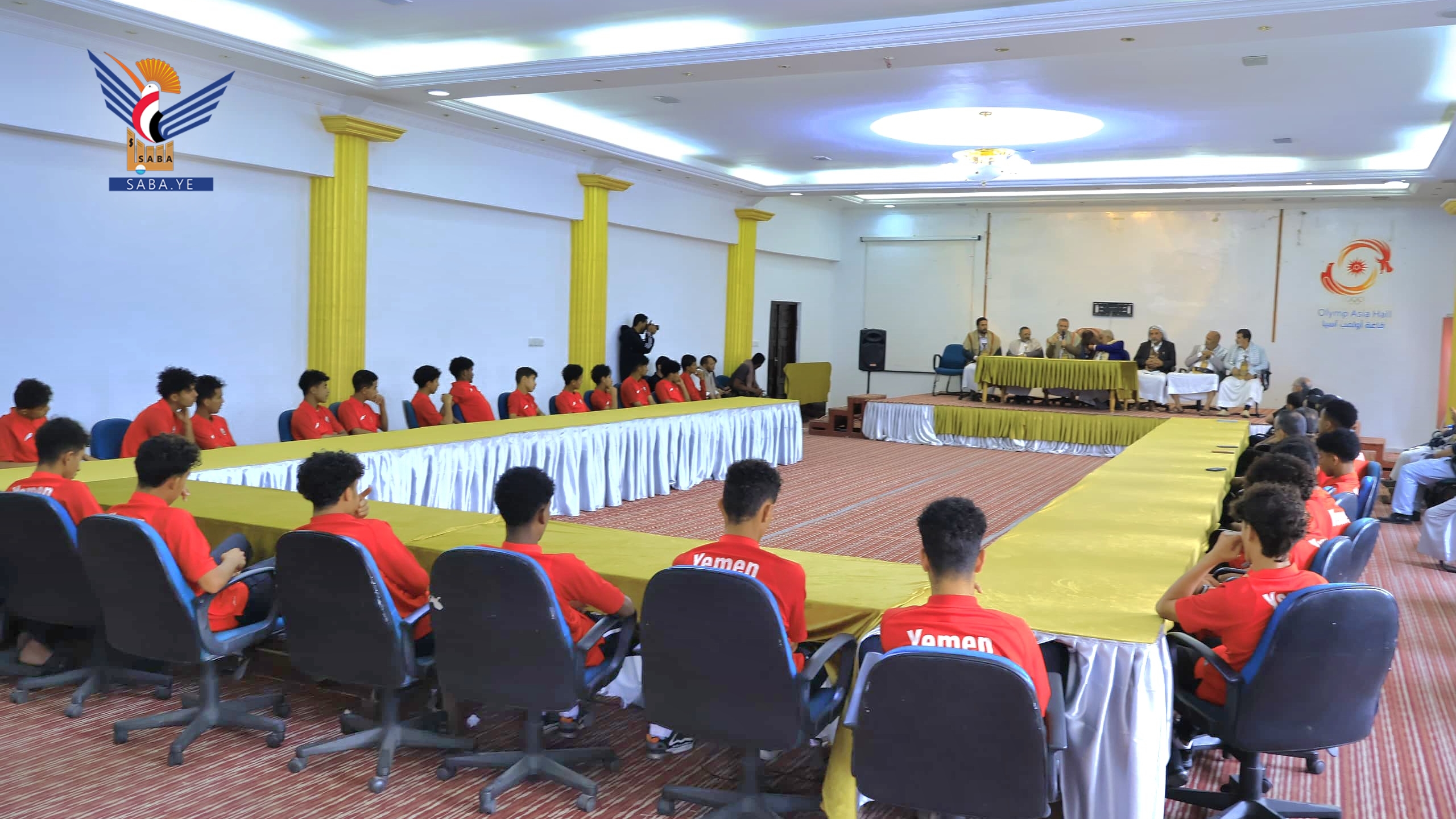 Ministers meet with Youth National Team, praise players' spirit