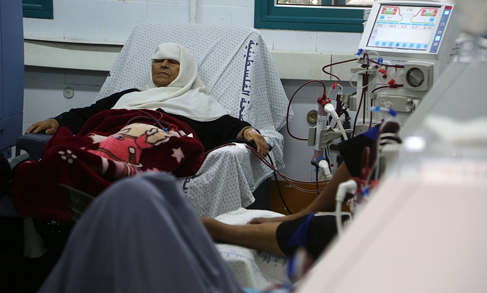 مناشدات عاجلة للمنظمات الدولية لتوفير أجهزة غسيل كلى لمستشفى شهداء الأقصى