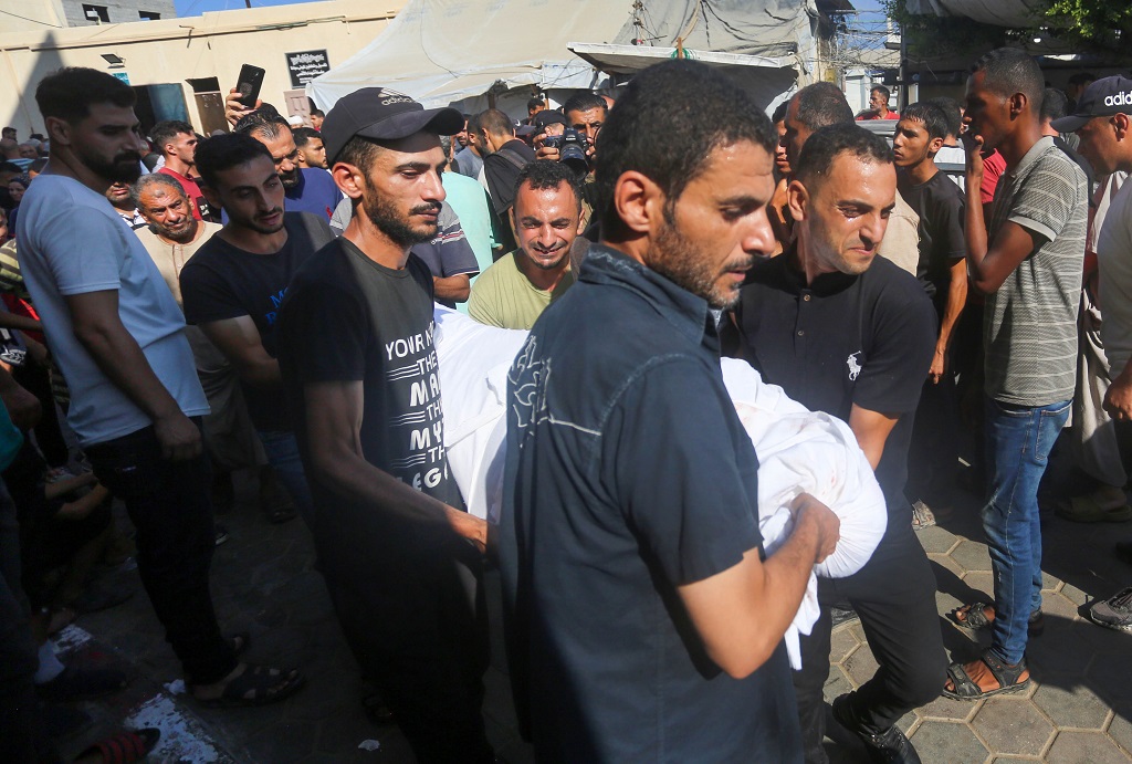 Märtyrer und Verwundete beim Bombenangriff des zionistischen Feindes auf die Wadi-Gaza-Brücke im zentralen Gazastreifen