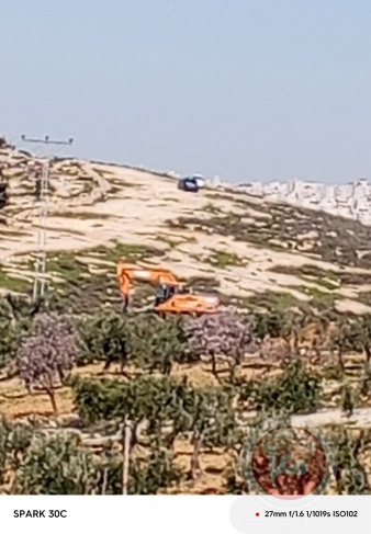 Settlers begin establishing new settlement outpost south of Hebron, attack vehicles south of Nablus