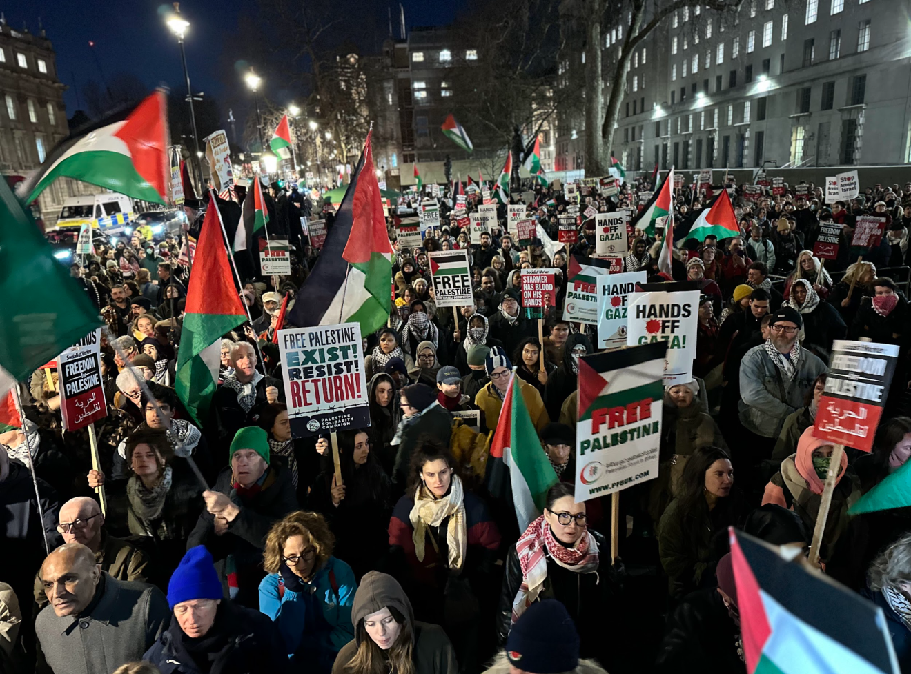 Thousands of nobles stage sit-in in London to protest Israeli offensive