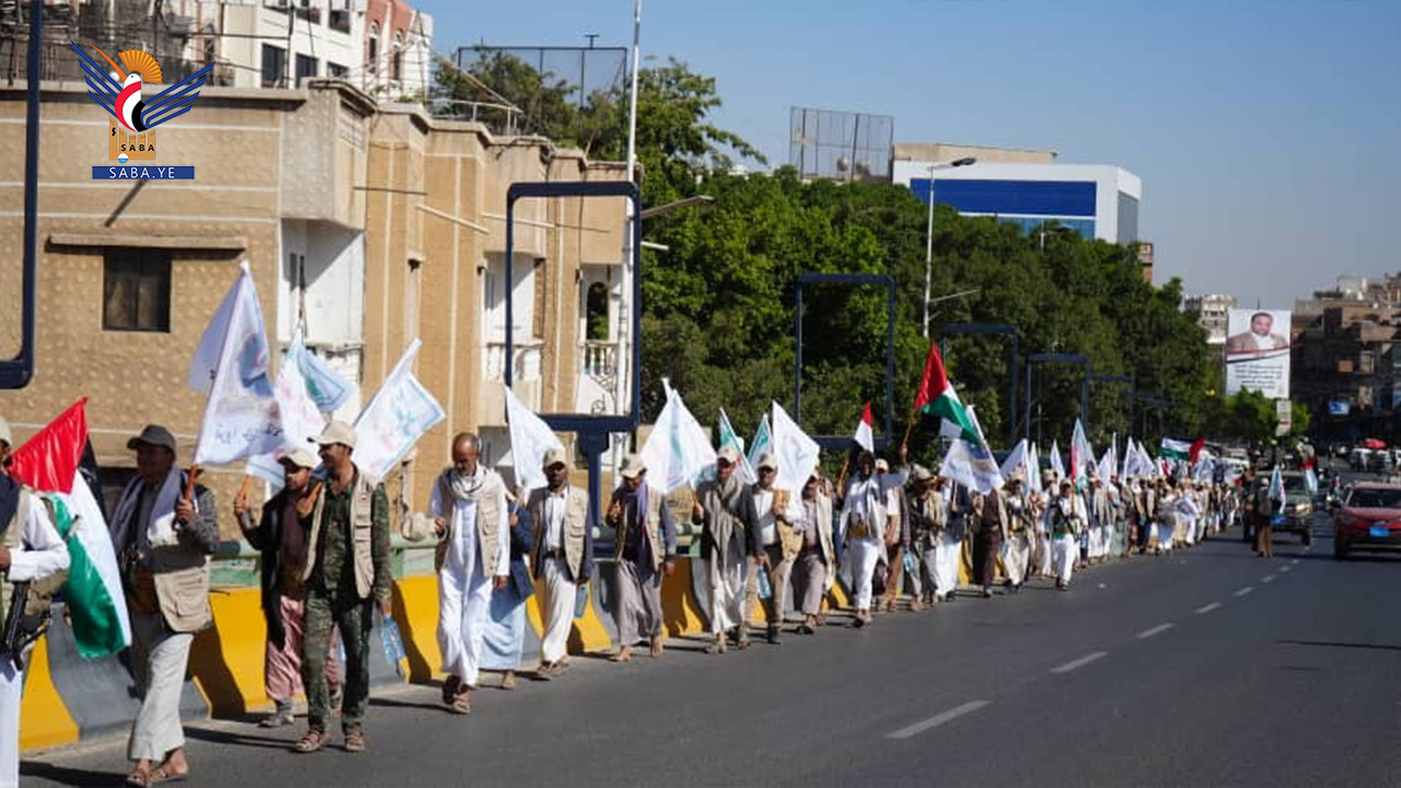 مسير لخريجي الدورات العسكرية من اللجان المجتمعية بأمانة العاصمة