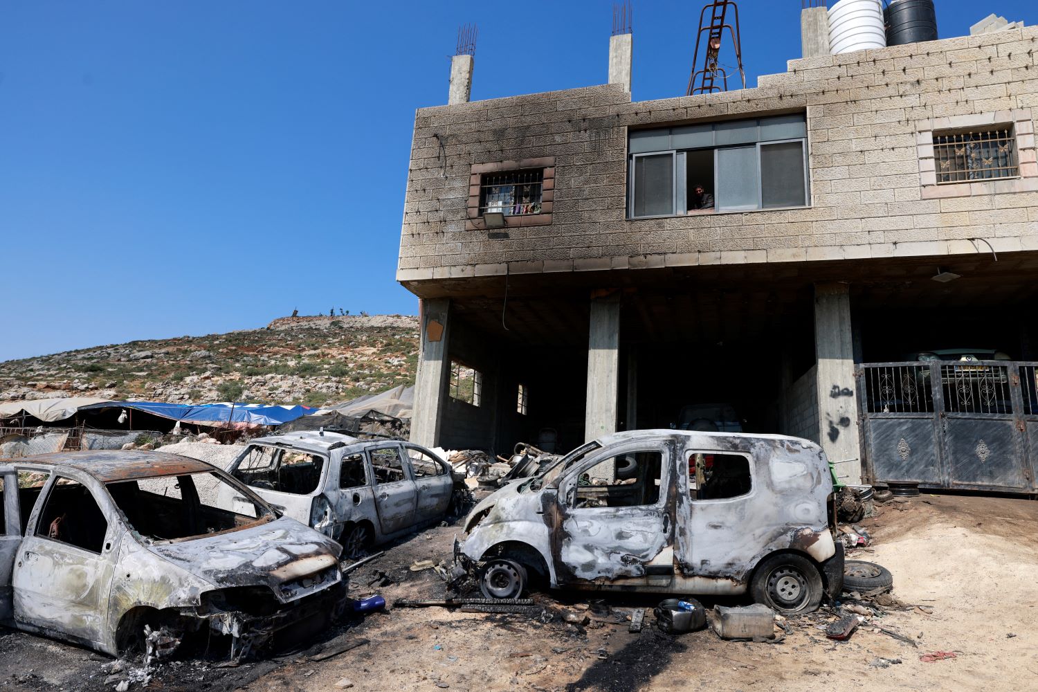 Settlers burn 3 homes, 2 vehicles in Duma, raid town of Kifl Haris