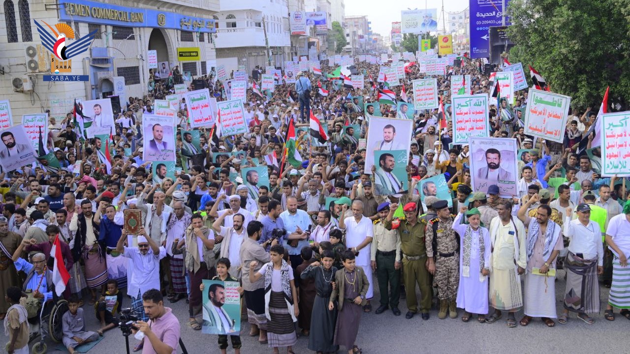 Massive rallies in 133 squares in Hodeida emphasize continuation of support for Gaza & confronting US escalation