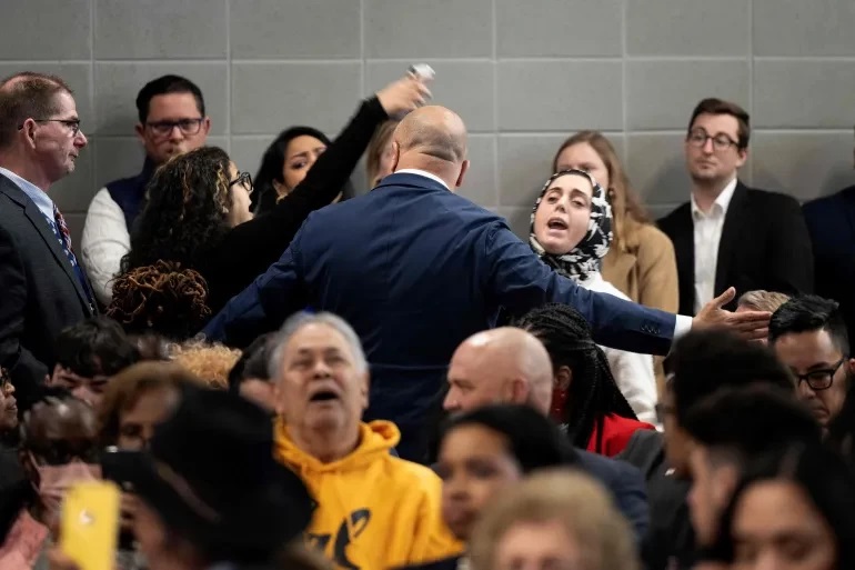 Manifestantes Estadounidenses Interrumpen Un Discurso De Biden Y Exigen ...