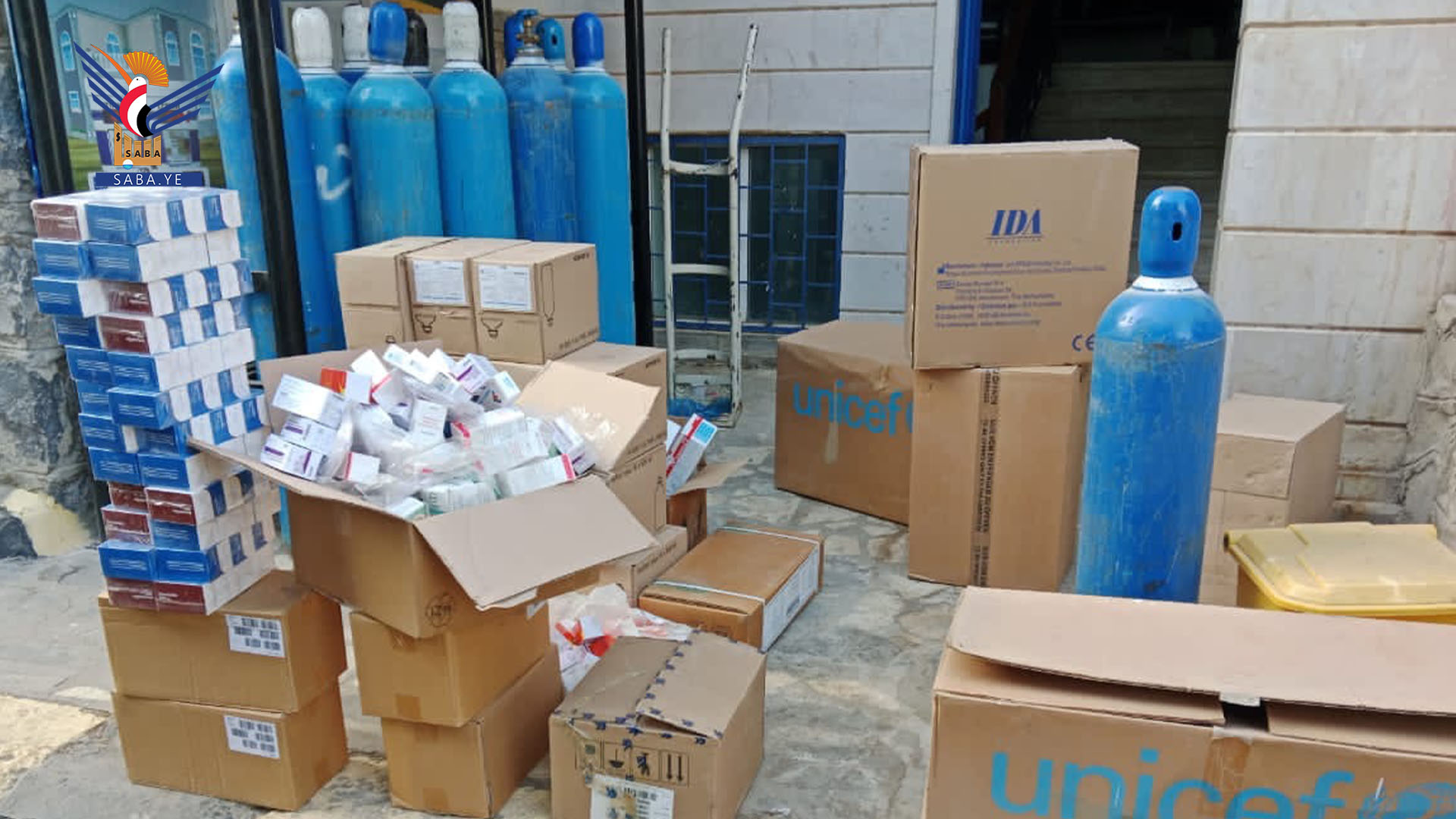 Health Office supplies eight hospitals with medicines & medical supplies in Taiz