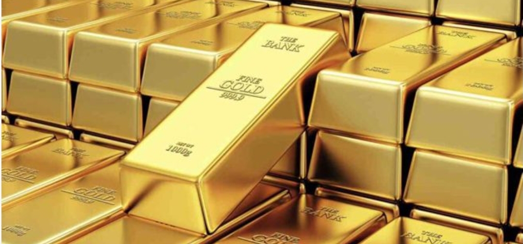 الذهب يتراجع متأثراً بارتفاع الدولار
