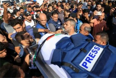 مؤسسة حقوقية تطالب بوقف استهداف العدو الصهيوني للصحفيين في غزة