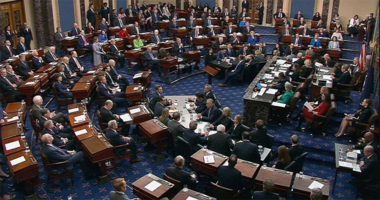 El Senado de Estados Unidos aprueba un proyecto de ley para reducir los impuestos y el gasto