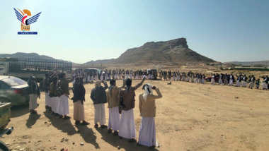 أبناء المهاذر في صعدة يسيرون قافلة عيدية للمرابطين في كرش بمحافظة لحج