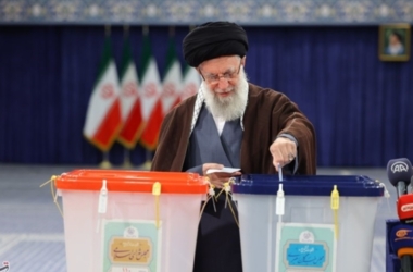الناخبون في ايران يتوجهون الى صناديق الاقتراع للادلاء باصواتهم في الانتخابات البرلمانية