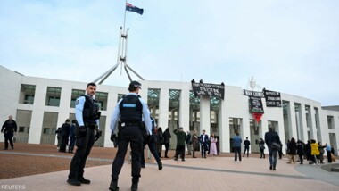 متظاهرون يعتلون مبنى البرلمان في أستراليا احتجاجا على تواصل الإبادة في غزة