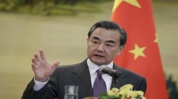 وزير خارجية الصين يدعو لبناء 