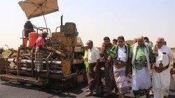 Le gouverneur de Hodeida inspecte l'avancement des travaux d'asphaltage de la rue al-Salif-al-Qarar