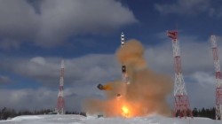 روسيا تختبر صاروخ 