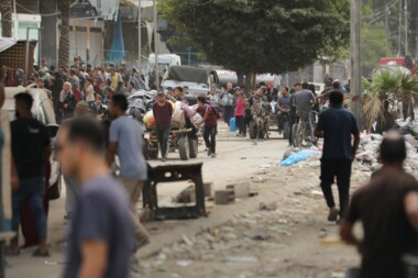 الدفاع المدني بغزة يدعوا الفلسطينيين بعدم التوجه اوالعودة إلى محور 