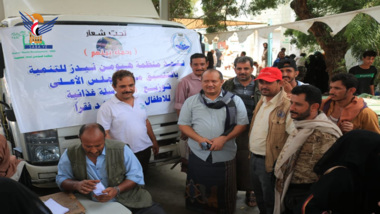 Distribution de 450 paniers alimentaires aux familles déplacées et aux enfants les plus pauvres de Hodeida