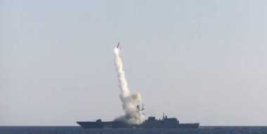 روسيا تدعم بعض سفنها الحربية بصواريخ 