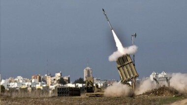 Der zionistische Feind behauptet, von Gaza aus eine Rakete auf die Siedlungen im „Gaza-Umschlag“ ab