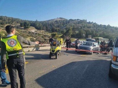 مقاومون يطلقون النار تجاه قوات العدو الصهيوني غرب جنين