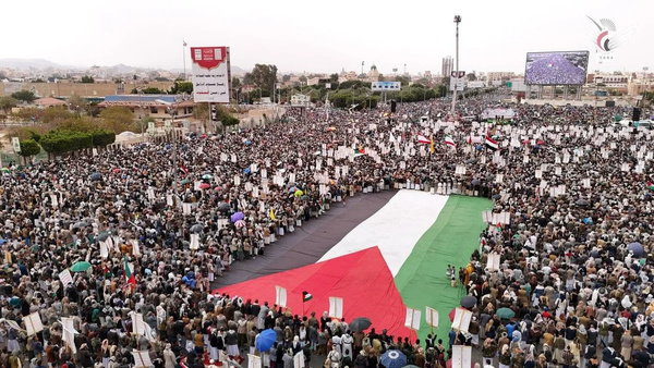 حشود اليمن المليونية تؤكد عدم التهاون أمام جريمة الإبادة والتجويع بحق الأشقاء في غزة 