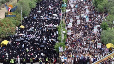 مسيرة تضامنية حاشدة لقيادات ومنتسبي جامعة صنعاء تضامنًا مع الشعب الفلسطيني