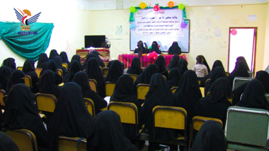 Un symposium du Comité National des Femmes à Dhamar organisé à l'occasion de l'anniversaire de l'arrivée de l'Imam Al-Hadi