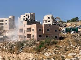 العدو الصهيوني يهدم ثلاث شقق سكنية جنوب المسجد الاقصى