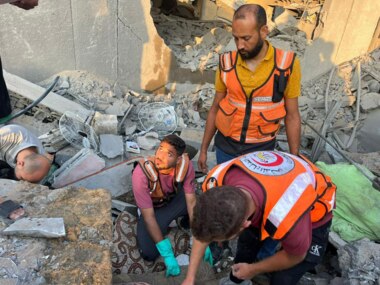 استشهاد ثلاثة من كوادر الدفاع المدني في غزة بقصف صهيوني