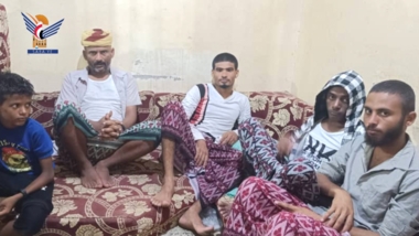 Nueve pescadores regresan a Al-Salif después de meses de secuestro y tortura en las cárceles de agresión sauditas
