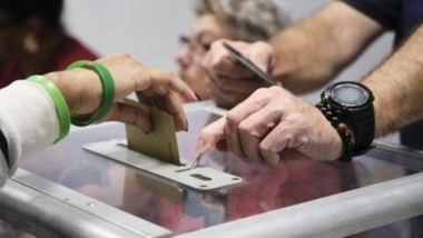 الفرنسيون يصوتون في الجولة الأولى من الانتخابات التشريعية المبكرة
